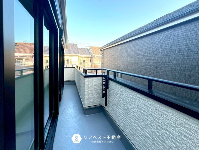 東大阪大蓮東2丁目新築戸建のバルコニー|洋室2部屋からバルコニーに出ることができるので日々の気分転換にもピッタリですね！