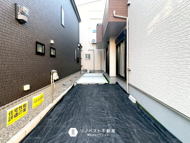 東大阪大蓮東2丁目新築戸建の駐車場|広々とした駐車スペースがございます。駐車も楽々ですね♪