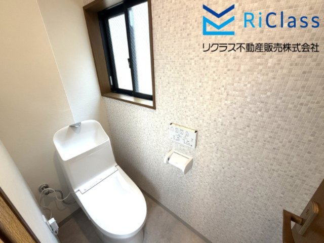 中古戸建　神戸市長田区御蔵通3丁目203のトイレ|新調の2階ウォシュレット付きトイレです