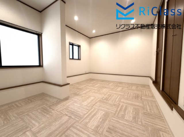 中古戸建　神戸市長田区御蔵通3丁目203の洋室|１階のフリースペースは店舗・事務所・お子様のお部屋にお使いいただけます