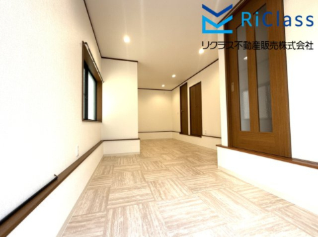 中古戸建　神戸市長田区御蔵通3丁目203の洋室|フリースペースには調光機能付きダウンライト設置しております