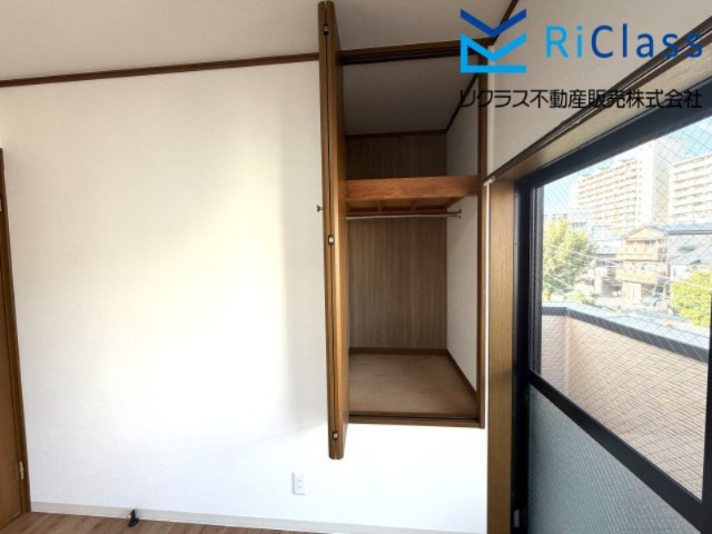 中古戸建　神戸市長田区御蔵通3丁目203の寝室|小物を収納するのに便利です