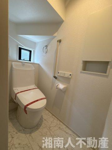 平塚市札場町7期　新築戸建全2棟　のトイレ|落ち着いた色調のトイレです