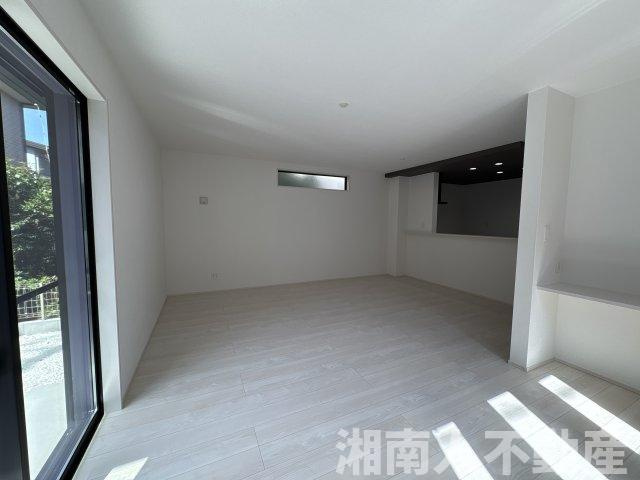 平塚市札場町7期　新築戸建全2棟　の居間・リビング|ゆったり過ごせるリビングです