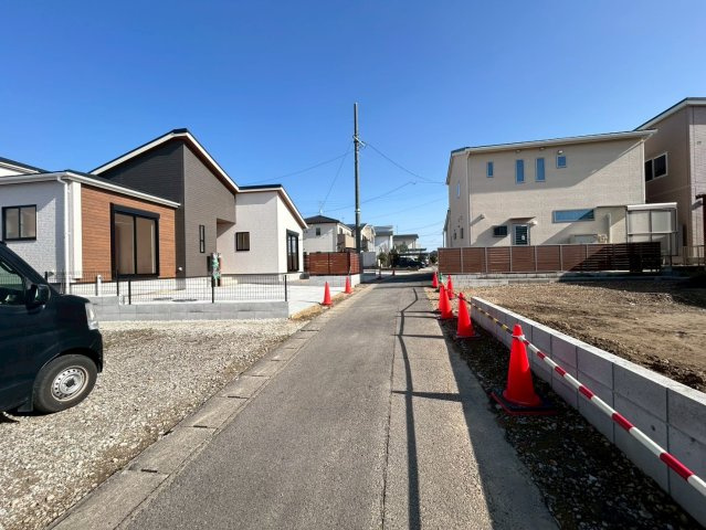 ブルーミングガーデン　江南市江森町西　全4区画分譲の前面道路含む現地写真|■前面道路　■ヤマダ不動産　株式会社リライフ　
■夢のマイホーム購入をフルサポートします！