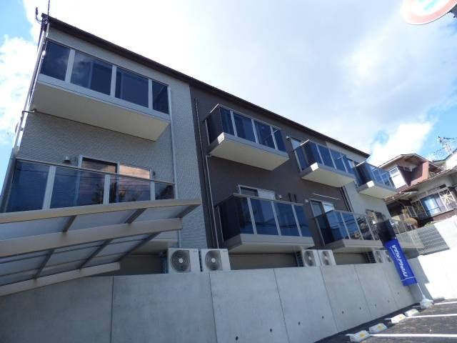 シンティラーレ小松島の外観