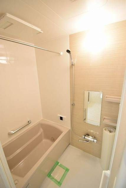 シンティラーレ小松島の浴室