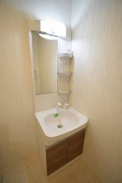 シンティラーレ小松島の独立洗面台