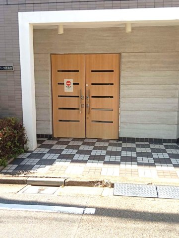 ジェイパーク西落合のエントランス