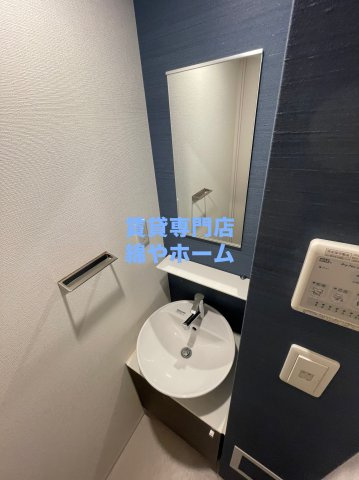 エスリード難波セントラルの独立洗面台|朝の支度にも助かる、独立の洗髪洗面化粧台