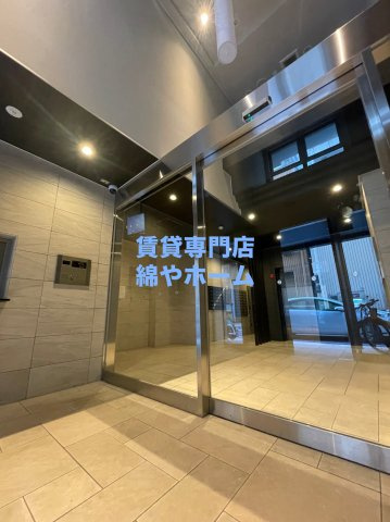 エスリード難波セントラルのエントランス|ゆとりのあるエントランスです