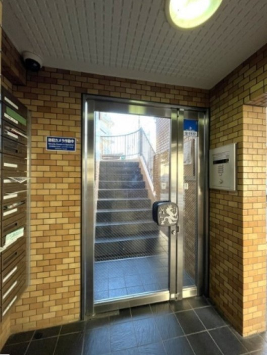 板橋区前野町２丁目の賃貸マンションのエントランス