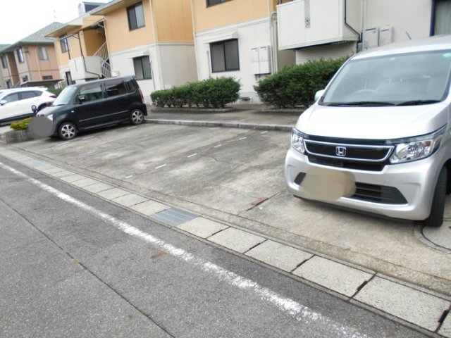 サンビレッジ Bの駐車場|駐車場
