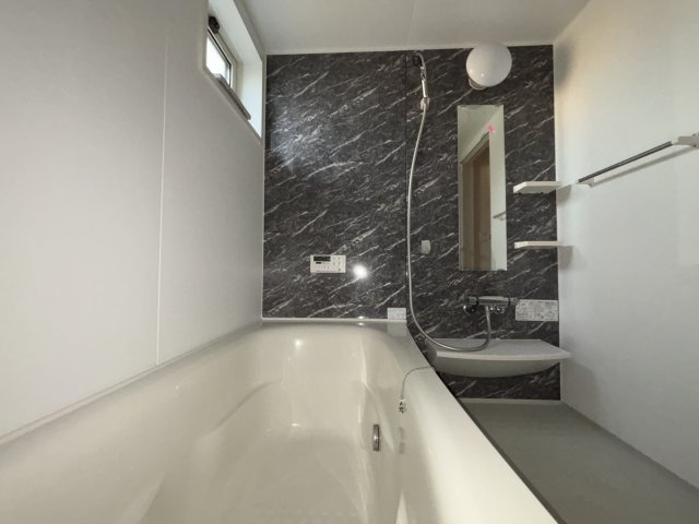 コルトーナHの浴室|1坪タイプのゆったり浴室。
一日の疲れを、家族みんなでリセット。