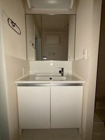 コルトーナHの洗面所|洗髪洗面化粧台で朝の準備もスムーズ。
家族の身支度が、気持ちよく整います。