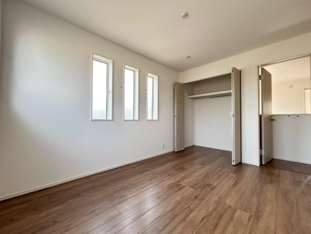 ブルーミングガーデン　江南市江森町西　全4区画分譲の和室|一室あると便利な和室は、ご来客時はもちろん、お子様のお昼寝や遊び場、寝室としてもご利用いただけます。
日本の伝統を引き継ぐ、畳のお部屋は癒しの空間となっています。