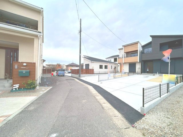 ブルーミングガーデン　江南市江森町西　全4区画分譲の前面道路含む現地写真|■前面道路　■ヤマダ不動産　株式会社リライフ　
■夢のマイホーム購入をフルサポートします！