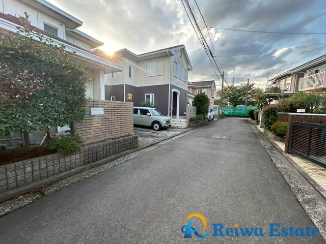 売地　茅ヶ崎市円蔵の前面道路含む現地写真