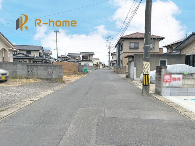 ひたちなか市牛久保2丁目　新築戸建て　B号棟の前面道路含む現地写真|堂々！建物完成♪実際のお部屋をご見学可能です♪
ご見学が一番の資料！お気軽にお問い合わせ下さい♪