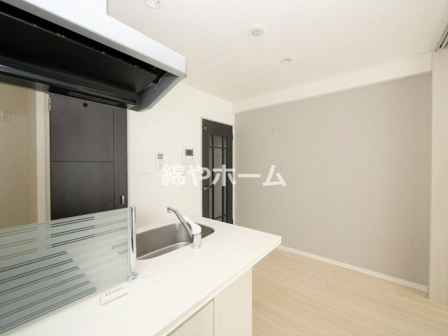 インボイス難波南レジデンスの居間・リビング|ゆったりとした居間です