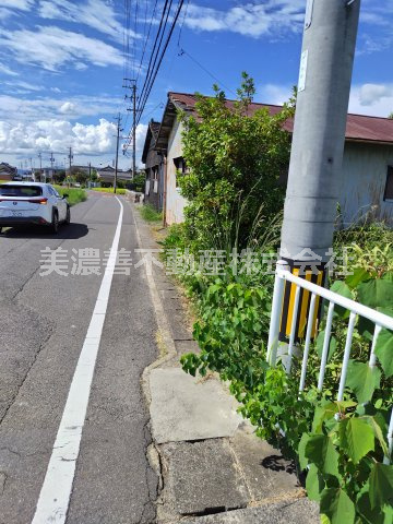 ６５９７３　岐阜市日置江5丁目土地の前面道路含む現地写真