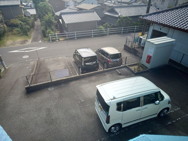 クオリティーハイツ橋目の駐車場