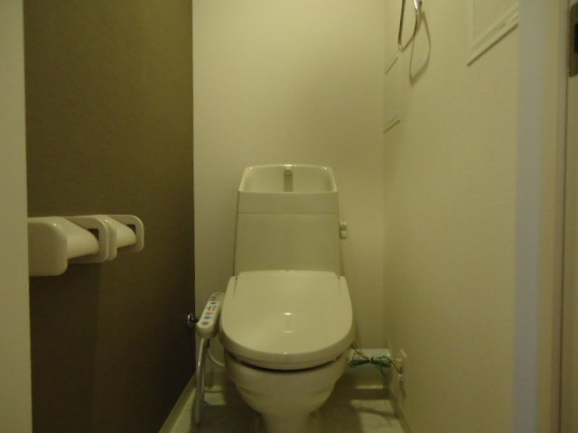 リバーサイド下小路Ⅱのトイレ|シャワー付トイレ