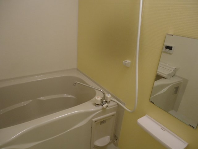 リバーサイド下小路Ⅱの浴室|バス