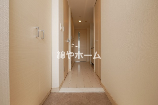 アドバンス難波南シャルムの玄関|明るい玄関です