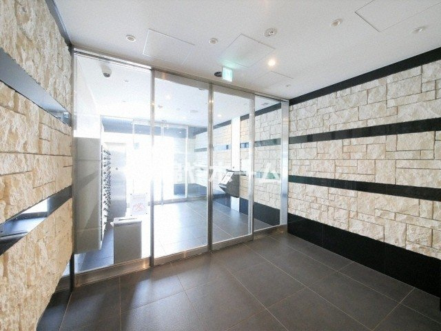 アドバンス難波南シャルムのエントランス|ゆとりのあるエントランスです