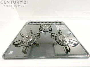 多数の調理器具を同時に使用でき、料理の効率化が可能。省エネで節約になり、様々な料理スタイルに適応できます。また、火力調整が独立しており、手入れや掃除もしやすく、今よりもっとお料理が楽しくなるかも。