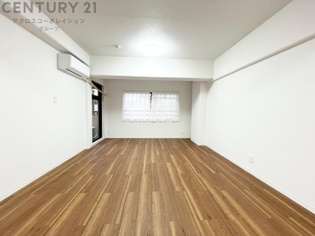 子供部屋…創造性や成長を促す遊びの空間を提供。学習や趣味に集中できる環境を整えます。個別のプライベートスペースは自己表現と自立心を育み、心地よい睡眠環境を整えリラックスできる場所を提供。