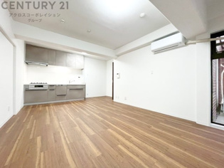 全室に新品エアコンを設置済みで、初期費用を抑えながら快適な暮らしがスタートできます。オートロック完備でセキュリティ面も安心。徒歩５分圏内にスーパー、コンビニがありお買い物しやすい住環境です。