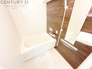 気密性と断熱性に優れ、外気の影響を受けにくく、浴室内の温度を一定に保ちやすいです。特に冬場は、暖房効率が高まり、快適なバスタイムを過ごせます。