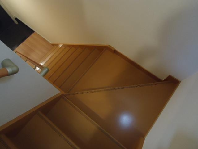 アレイ　さくらの内装|階段