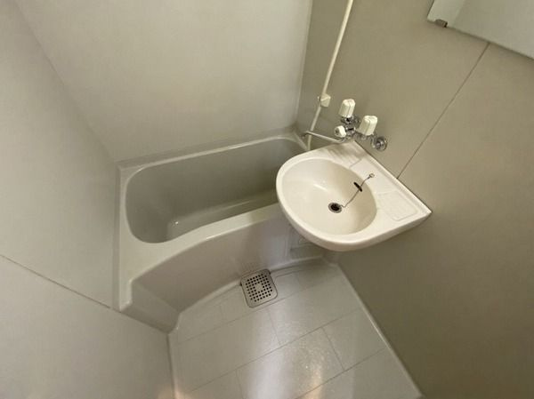 リバージュ北千住の洗面所