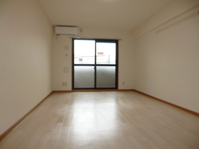 ＪＲＢハイツ倉敷駅前の居間・リビング|洋室