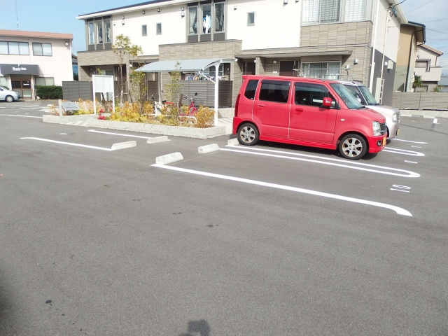 ルミナスハイムの駐車場