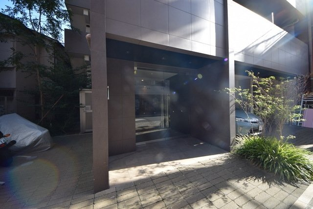 アイル・イムーブル西日暮里のエントランス