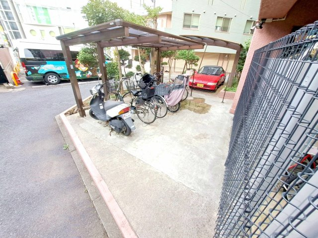 セザール金町の駐輪場