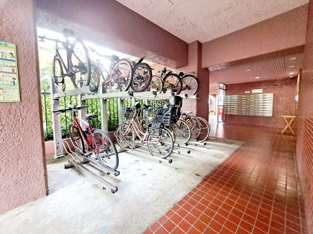 セザール金町の駐輪場