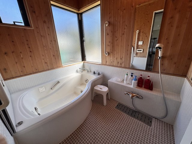 千曲市森中古住宅の浴室