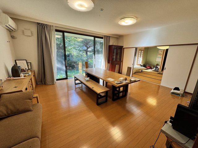 千曲市森中古住宅の居間・リビング