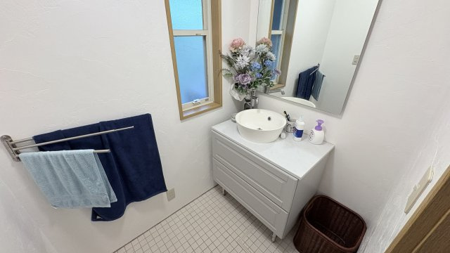 南軽井沢　八風の郷別荘地　5LDKの大型中古戸建の独立洗面台