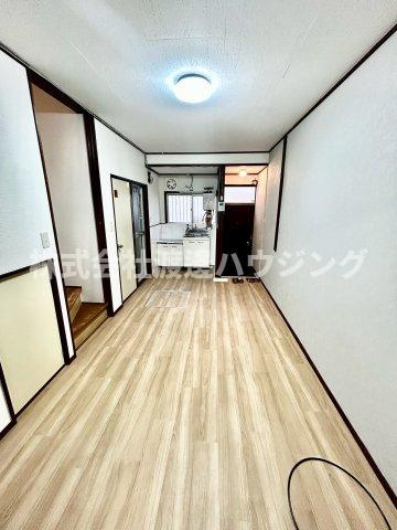 加美北6丁目テラスハウスの居間・リビング