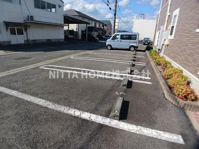 アメニティカスガⅦの駐車場|敷地内駐車場に空きが有ります★