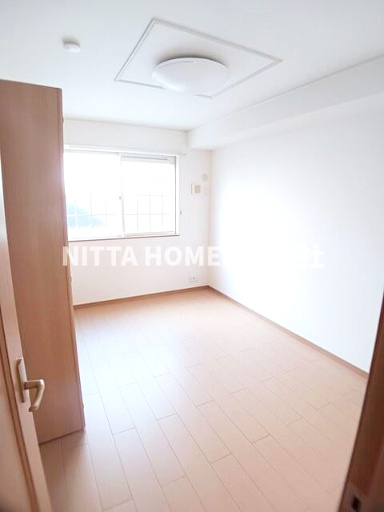 アメニティカスガⅦの内装|６帖の洋室です◇