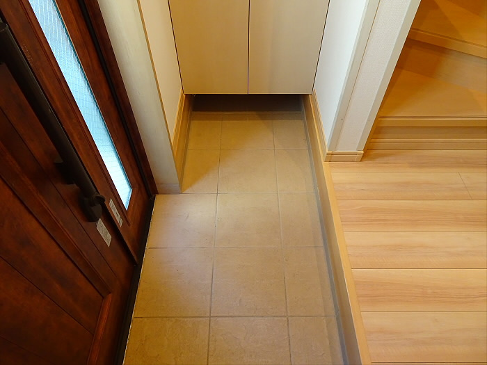 南台4丁目戸建ての玄関
