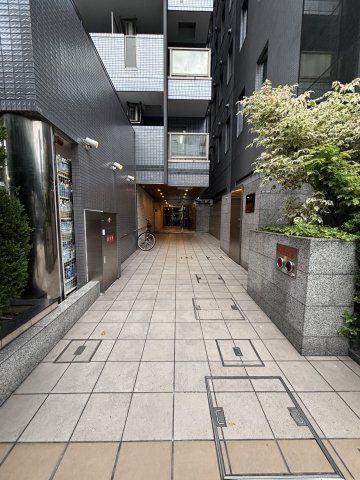 フォレスト西道頓堀のエントランス