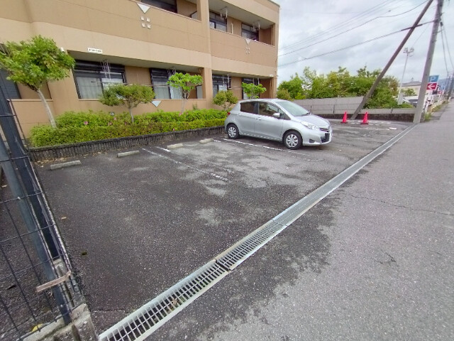 アットホームⅠの駐車場